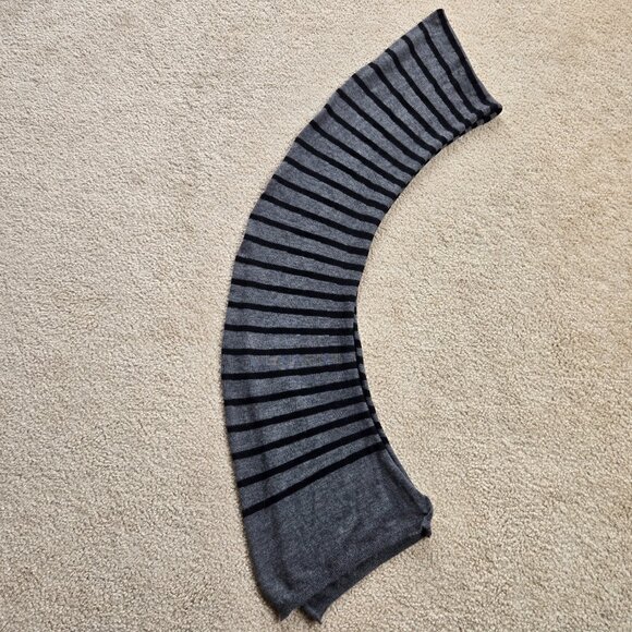 NWOT Burberry Knit Cashmere Striped Curved Scarf - Picture 3 of 10